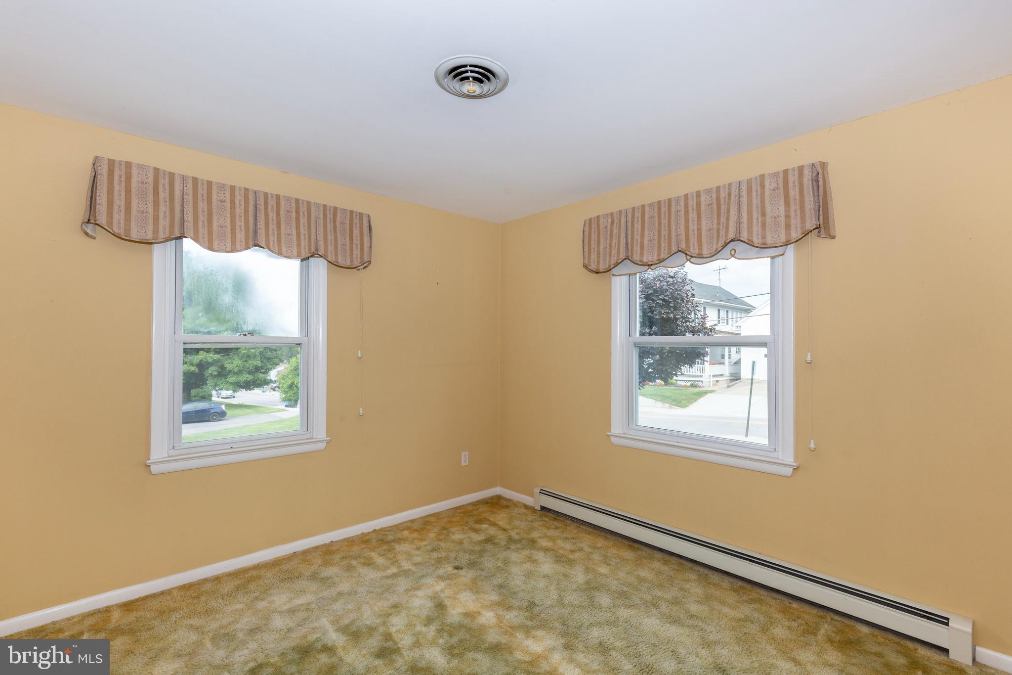 101 Blue Ridge Avenue New Windsor, MD 21776 - Photo 12 of 38 Lots of space!