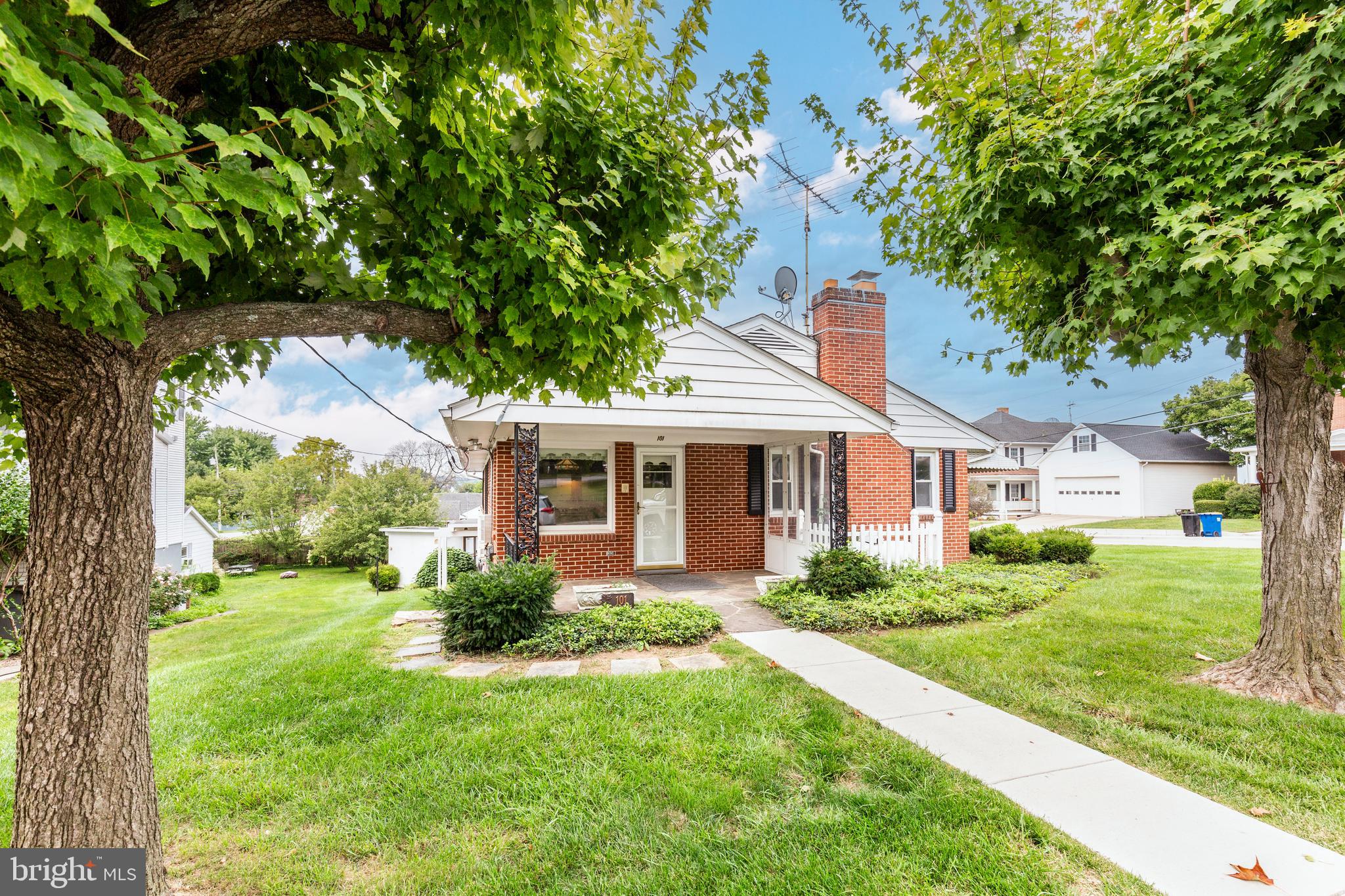 101 Blue Ridge Avenue New Windsor, MD 21776 - Photo 33 of 38 One of two entry's to main level.