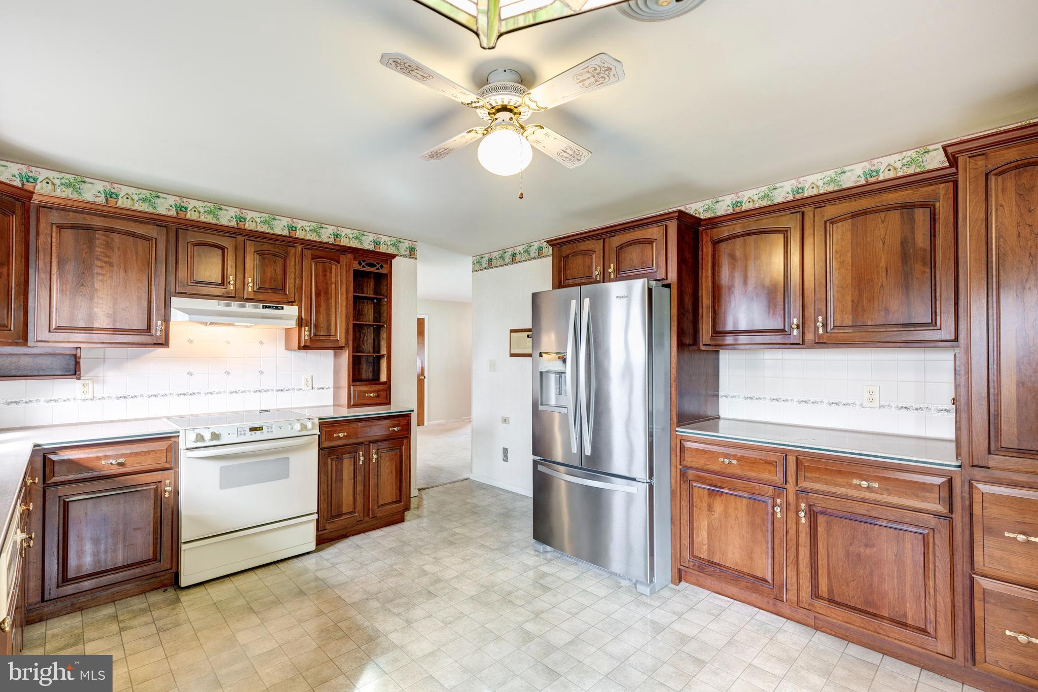 101 Blue Ridge Avenue New Windsor, MD 21776 - Photo 6 of 38 Stainless steel appliances!