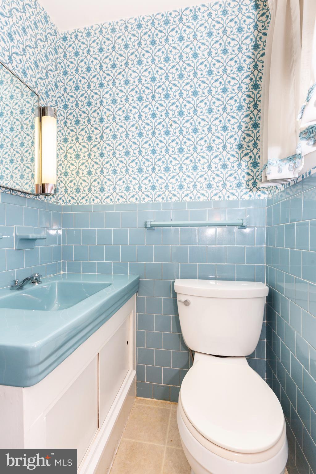 101 Blue Ridge Avenue New Windsor, MD 21776 - Photo 8 of 38 Half bath main level.