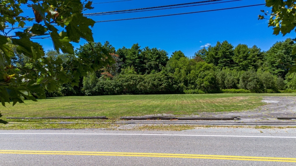 576 Faunce Corner Road Dartmouth, MA 02747 - Photo 16 of 19 a view of a yard