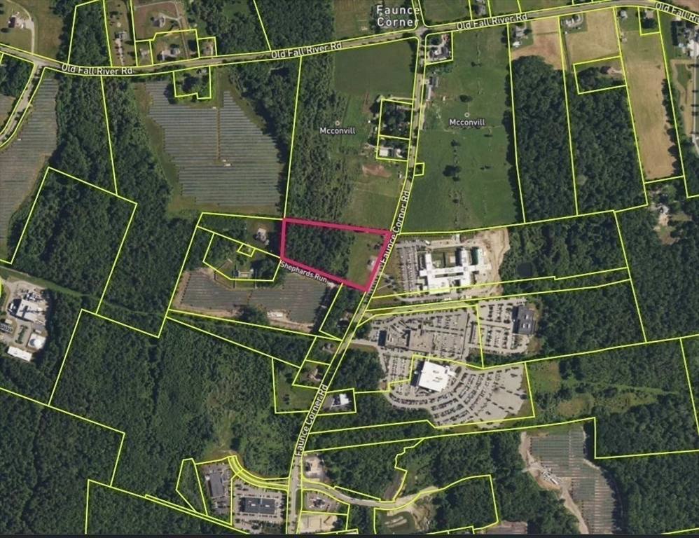 576 Faunce Corner Road Dartmouth, MA 02747 - Photo 4 of 19 a bathroom with a shower and toilet