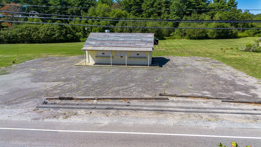 576 Faunce Corner Road Dartmouth, MA 02747 - Photo 7 of 19 a view of backyard with green space