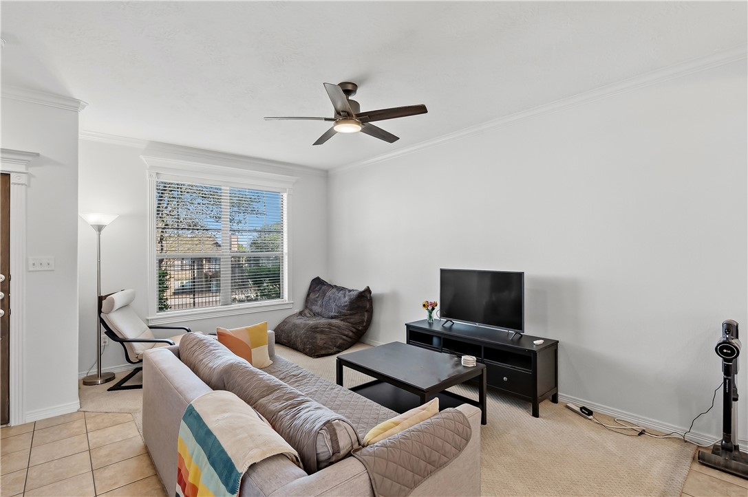 1000 Spring Loop, Unit 1105 College Station, TX 77840 - Photo 5 of 25 Spacious Living Area