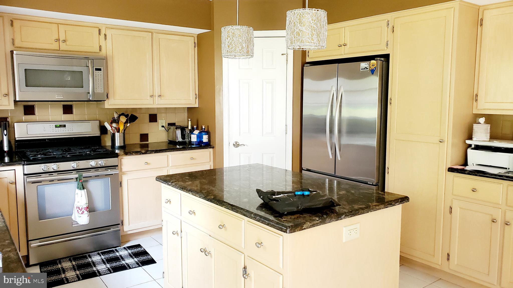 15 Rim View Lane Shillington, PA 19607 - Photo 10 of 25 Remodeled kitchen w/ center island