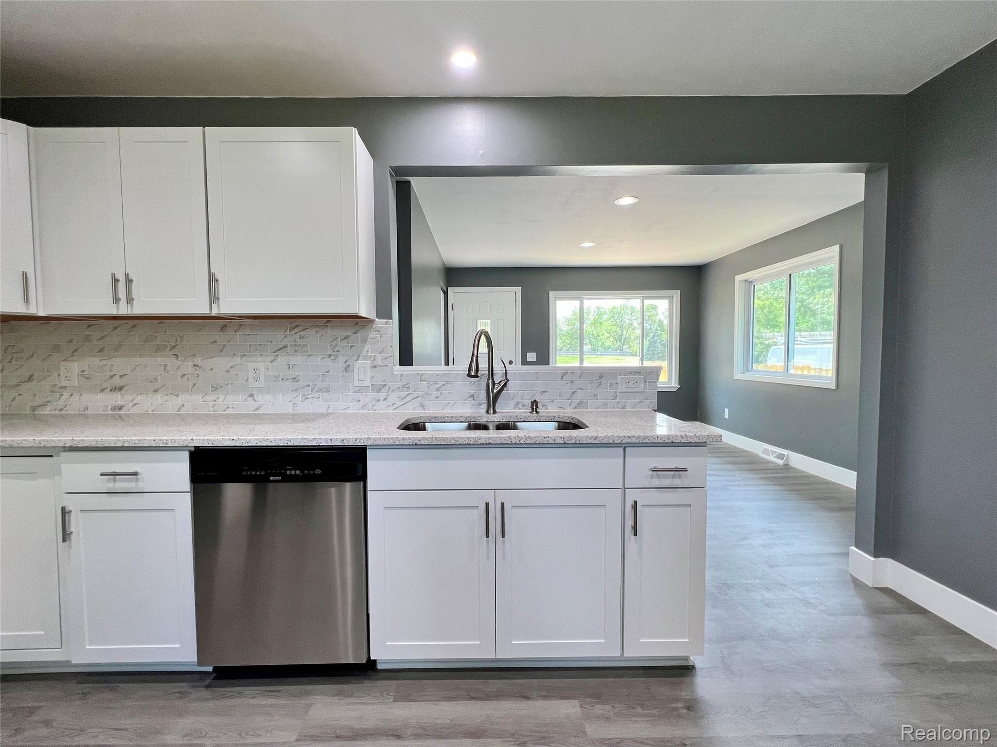 3084 Reeder Road Clarkston, MI 48346 - Photo 7 of 35 tempImageHr78Ef.jpg