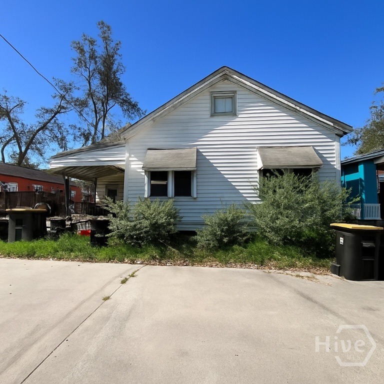 719 Fruit Street Savannah, GA 31415 - Photo 1 of 2 719 Fruit St Front