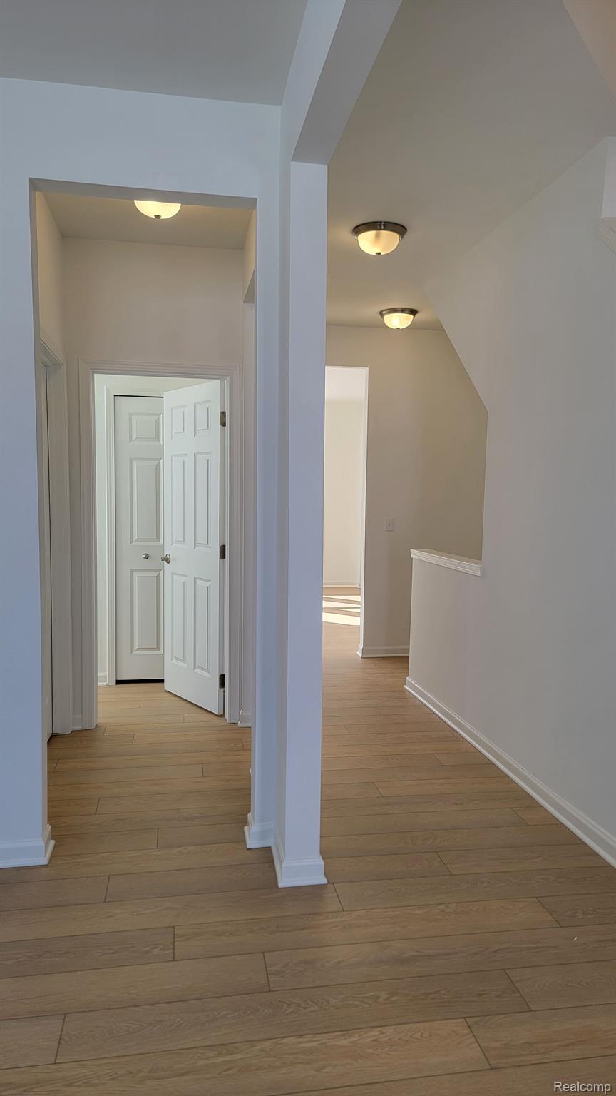 16182 Rogan Drive Linden, MI 48451 - Photo 13 of 31 Hallway