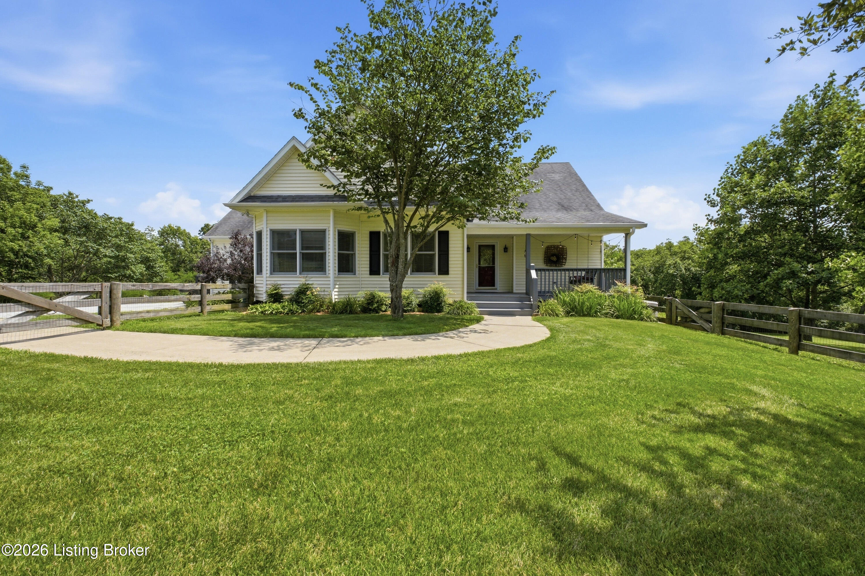 671 Button Ridge Road Bedford, KY 40006 - Photo 2 of 71 2_671button_louisvillerealestatemedia_00