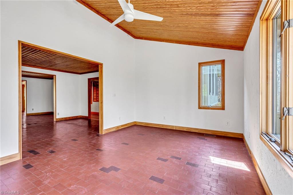 211 Canterbury Road High Point, NC 27262 - Photo 12 of 35 Gallery Image 12