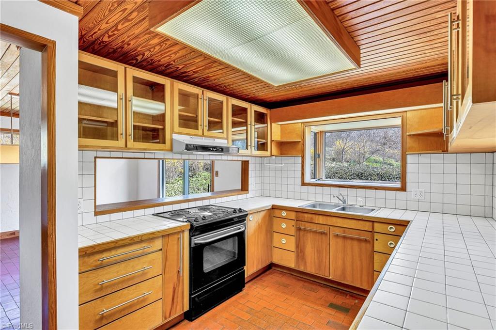 211 Canterbury Road High Point, NC 27262 - Photo 17 of 35 Gallery Image 17