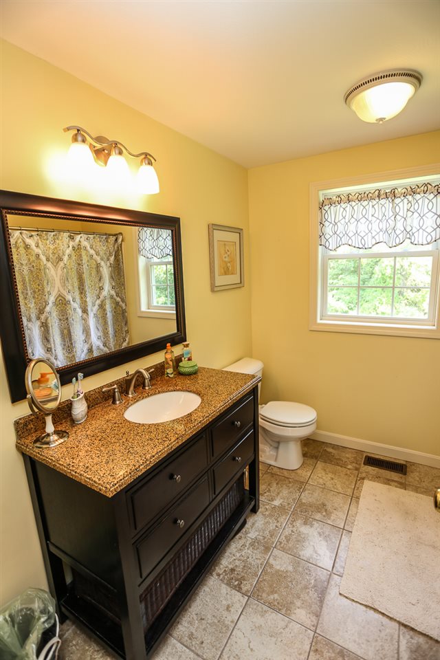 183 Robinson Road, Unit B Hudson, NH 03051 - Photo 22 of 32