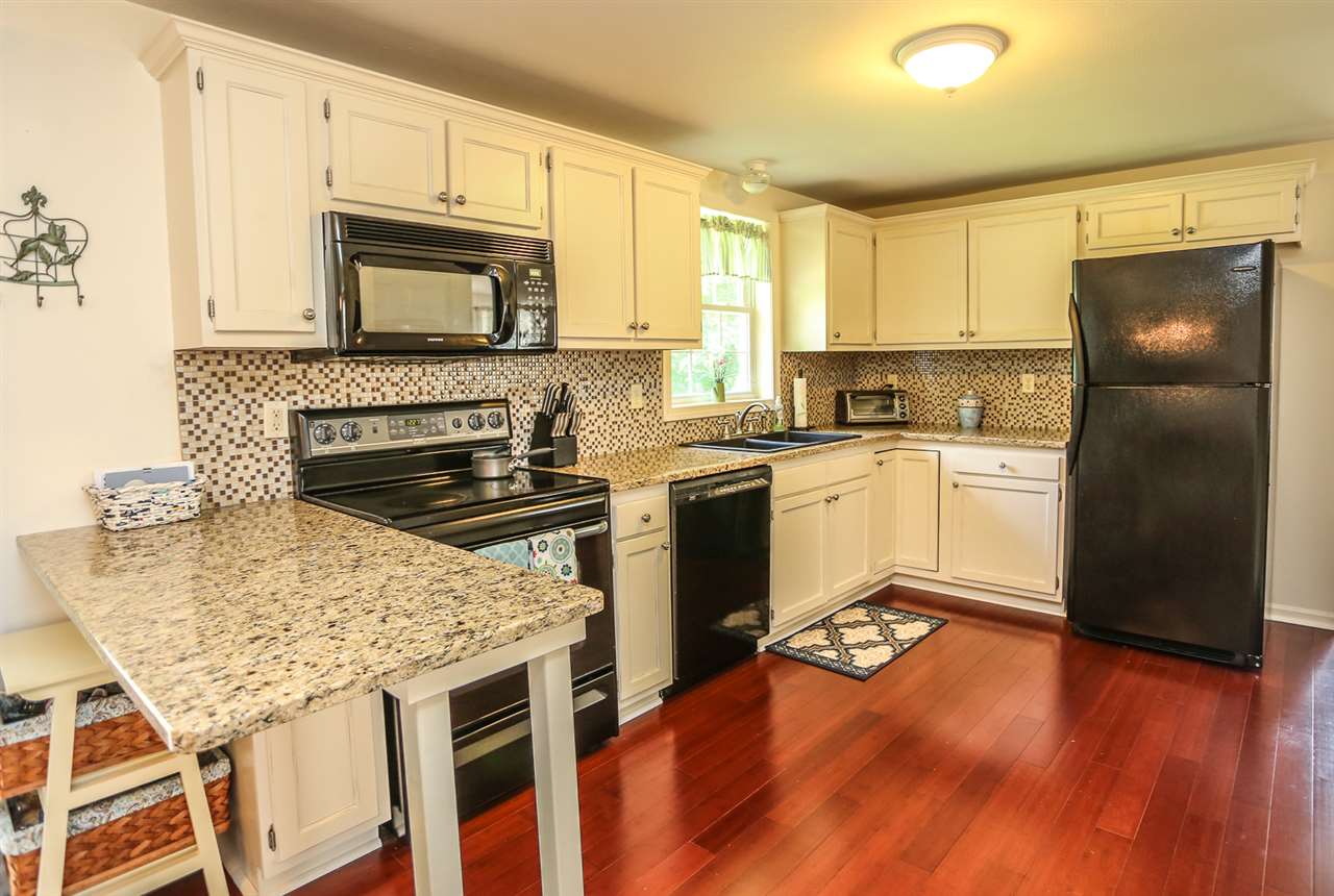 183 Robinson Road, Unit B Hudson, NH 03051 - Photo 7 of 32