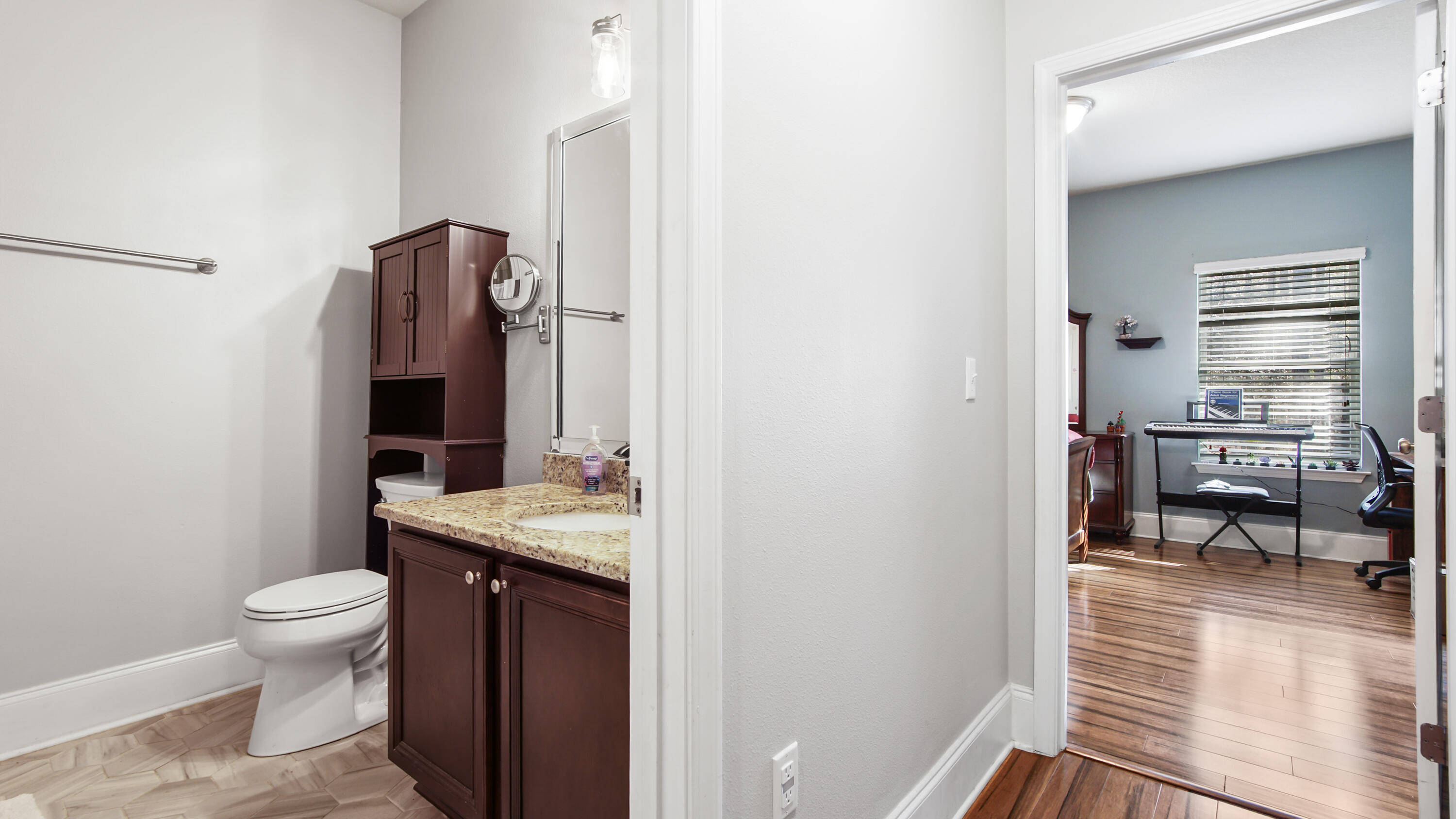 906 Symphony Way Freeport, FL 32439 - Photo 36 of 68 Hallway