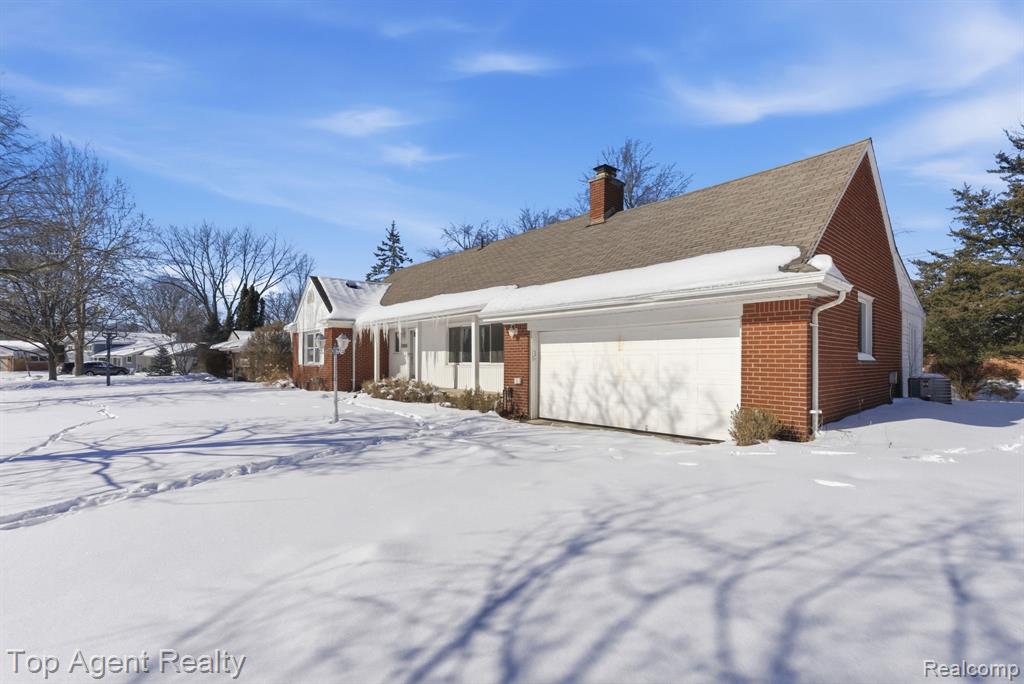 32306 Baintree Road Farmington Hills, MI 48334 - Photo 3 of 42