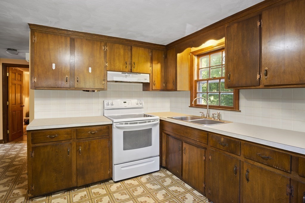 12 Westgate Road Billerica, MA 01862 - Photo 8 of 30 Gallery Image 8
