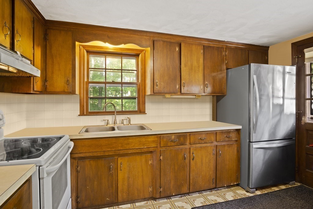 12 Westgate Road Billerica, MA 01862 - Photo 9 of 30 Gallery Image 9
