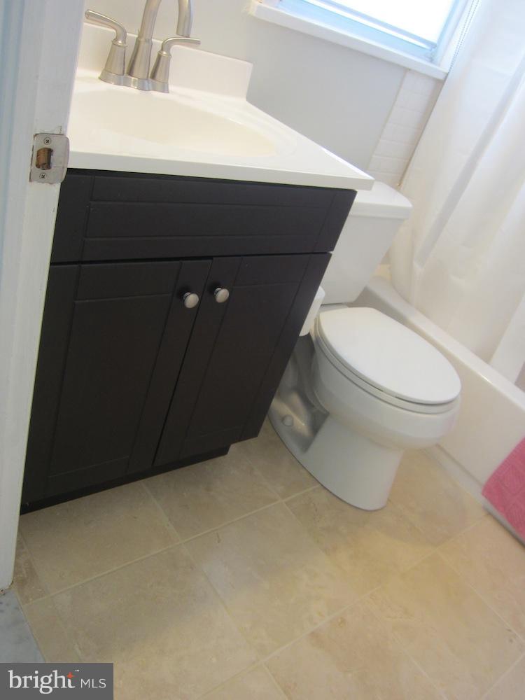 8702 School Road Baltimore, MD 21234 - Photo 15 of 23 Bath