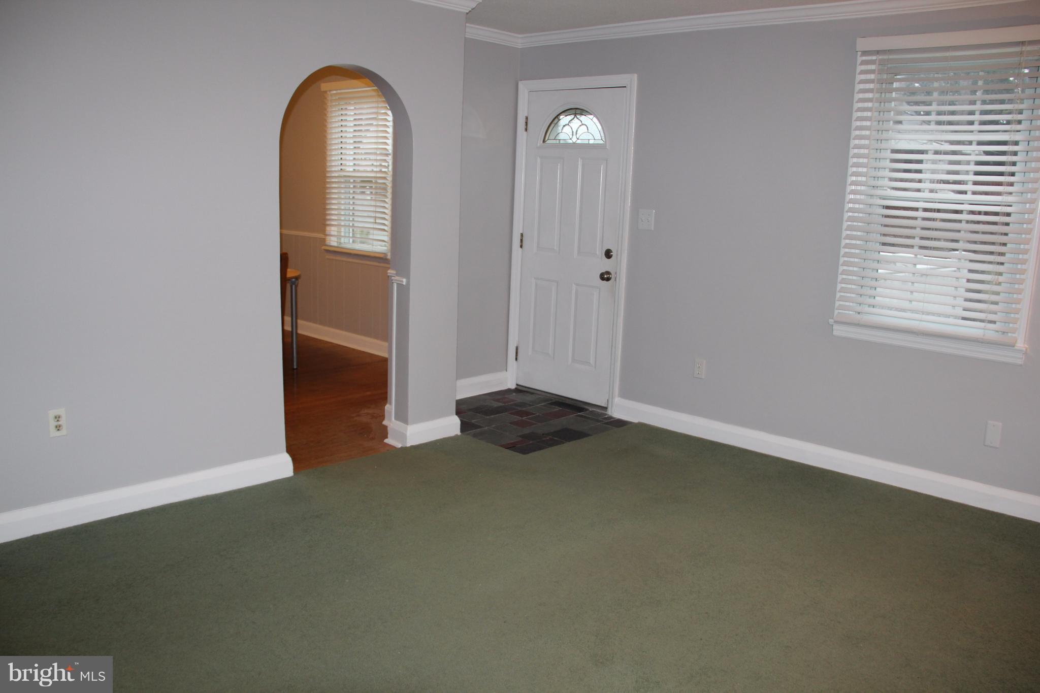 8702 School Road Baltimore, MD 21234 - Photo 6 of 23 Living Room