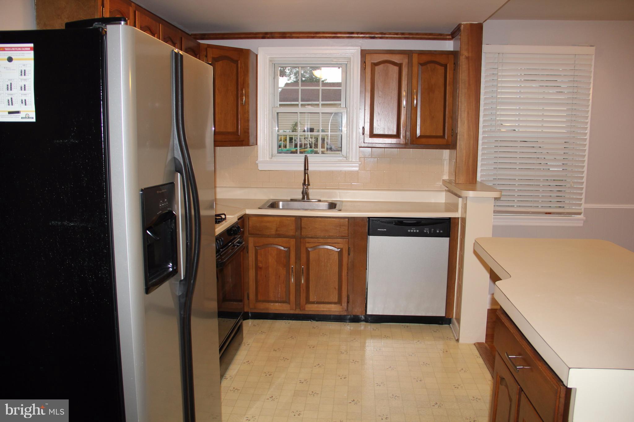 8702 School Road Baltimore, MD 21234 - Photo 8 of 23 Kitchen