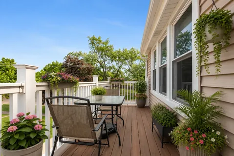 $375,000 | 3858 West 99th Street, Evergreen Park, IL 60805
