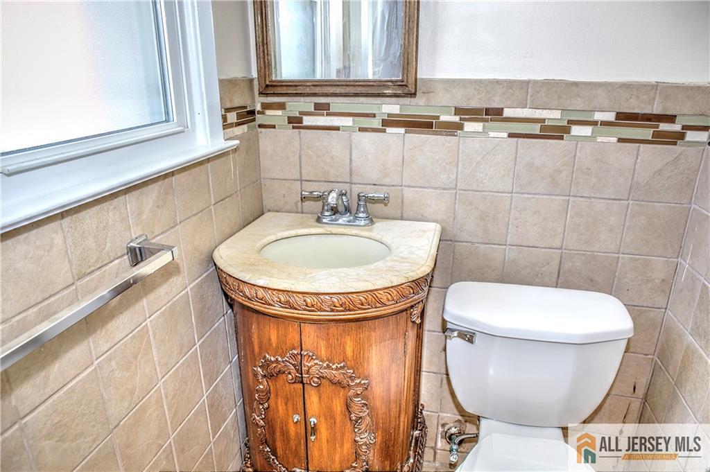 79 Winding Road Iselin, NJ 08830 - Photo 11 of 16 Gallery Image 11