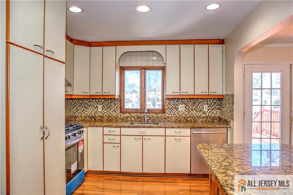 79 Winding Road Iselin, NJ 08830 - Photo 5 of 16 Gallery Image 5