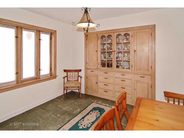 298 Shenstone Road Riverside, IL 60546 - Photo 4 of 11
