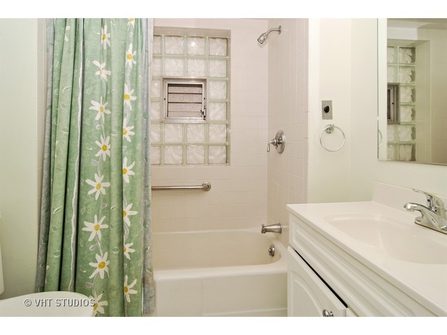298 Shenstone Road Riverside, IL 60546 - Photo 9 of 11