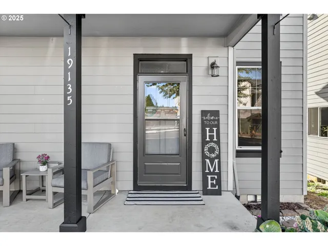 a black and white photo of a living room