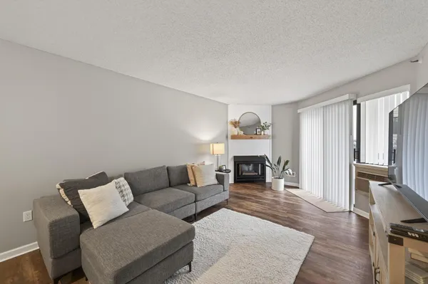 $218,000 | 7606 York Avenue South, Unit 7107, Edina, MN 55435