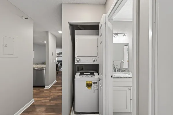 $218,000 | 7606 York Avenue South, Unit 7107, Edina, MN 55435