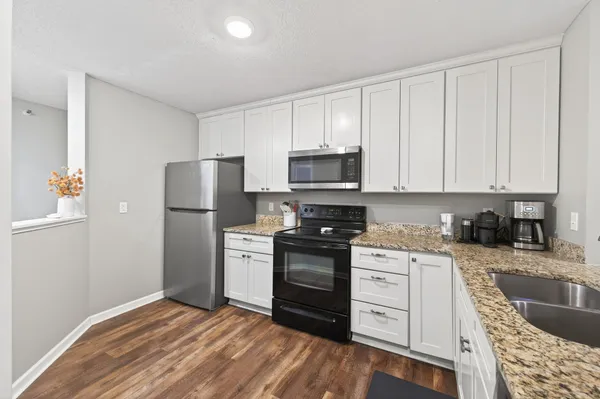 $218,000 | 7606 York Avenue South, Unit 7107, Edina, MN 55435