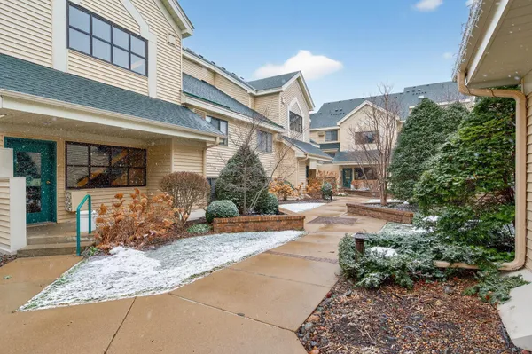 $218,000 | 7606 York Avenue South, Unit 7107, Edina, MN 55435