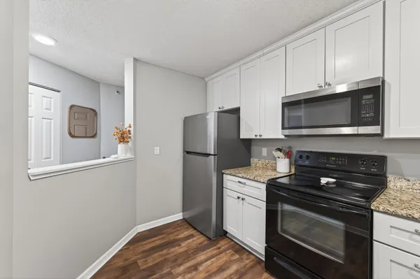 $218,000 | 7606 York Avenue South, Unit 7107, Edina, MN 55435