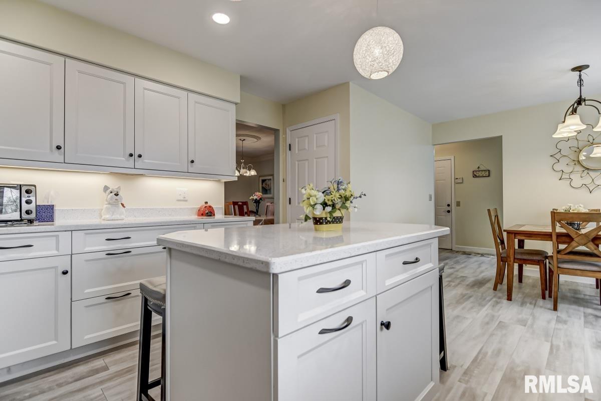 404 Golf Road Springfield, IL 62704 - Photo 17 of 47