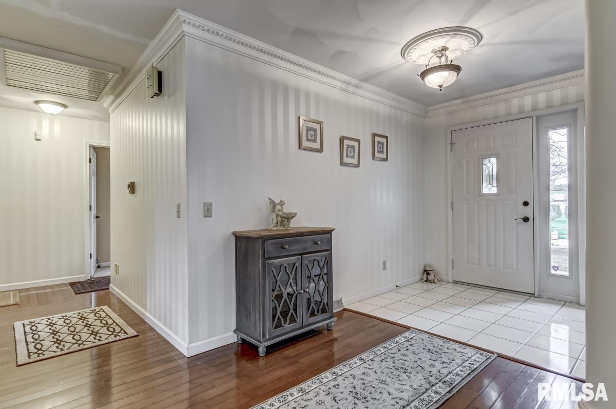 404 Golf Road Springfield, IL 62704 - Photo 7 of 47
