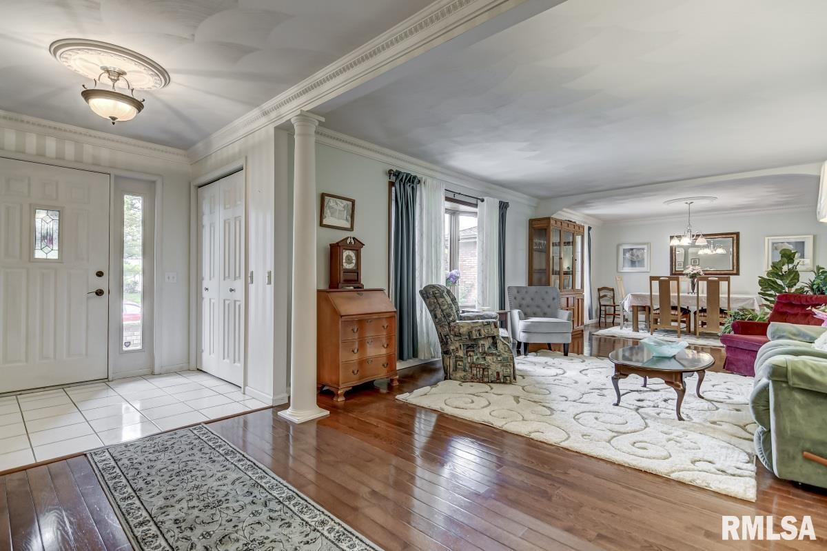 404 Golf Road Springfield, IL 62704 - Photo 8 of 47