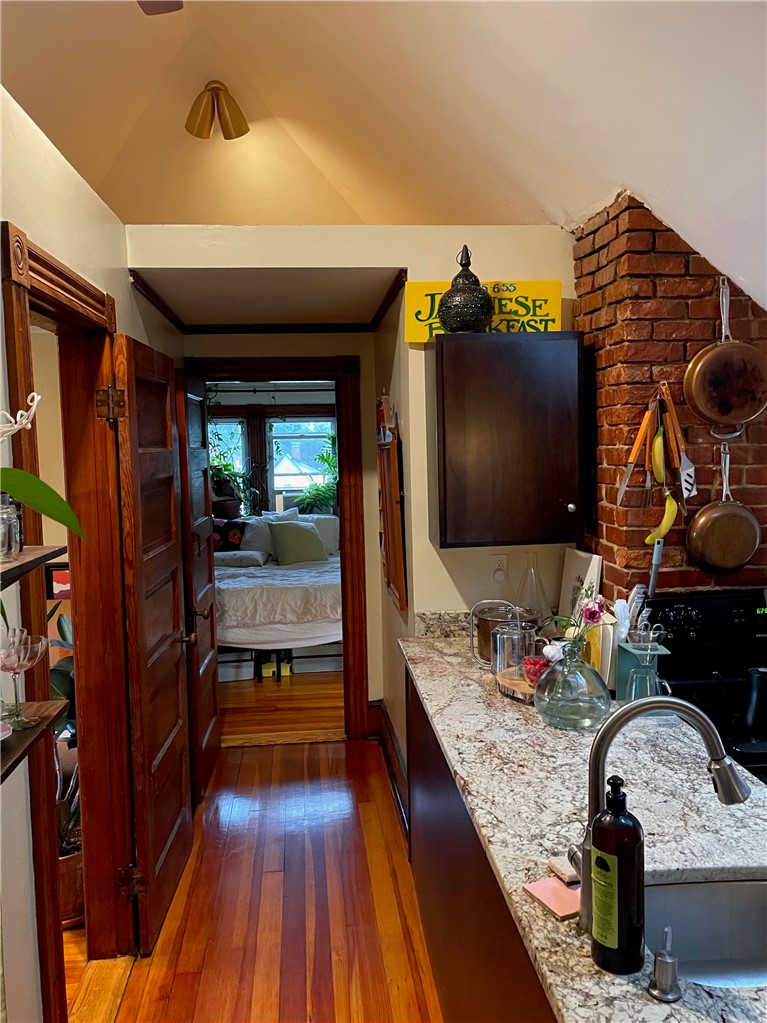 121 Rutherglen Avenue Providence, RI 02907 - Photo 11 of 20