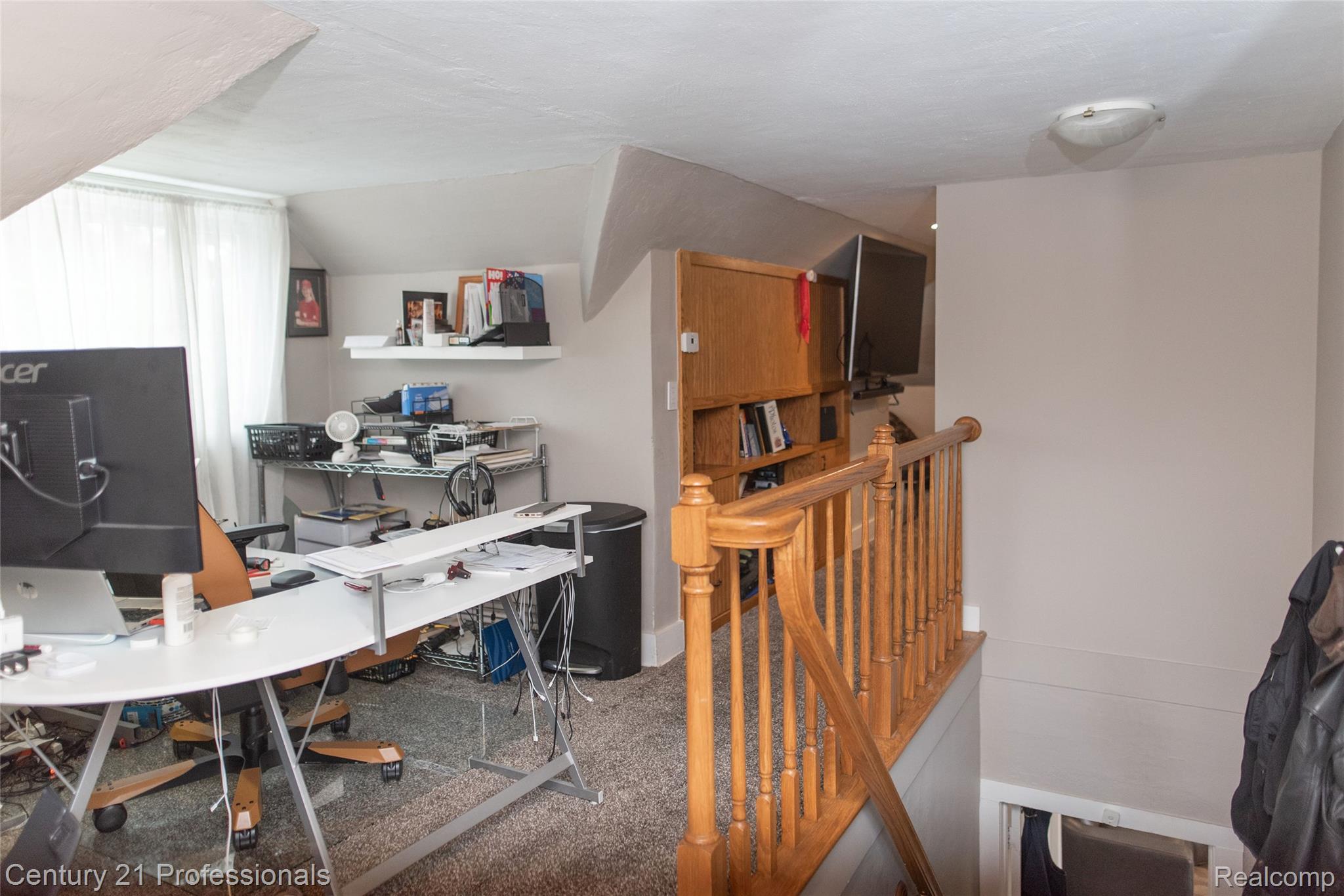 910 West Pine Tree Road West Lake Orion, MI 48362 - Photo 26 of 52 View of office area