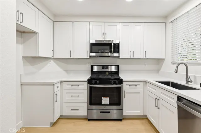 $4,100 | 78 Magellan Aisle, Irvine, CA 92620