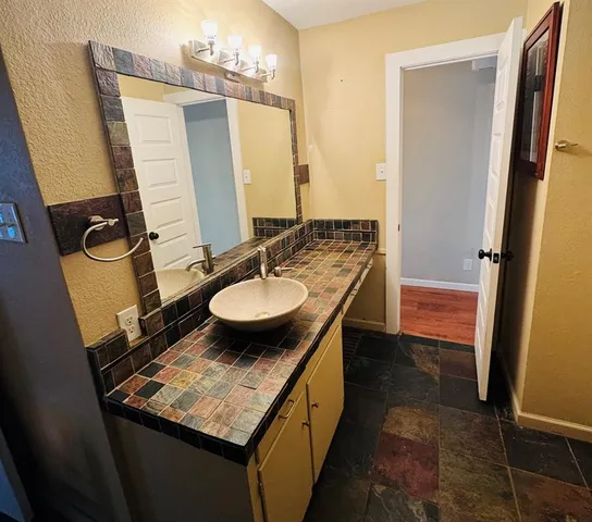 $2,600 | 2615 Gladiolus Lane, Dallas, TX 75233