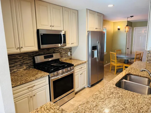 $2,600 | 2615 Gladiolus Lane, Dallas, TX 75233