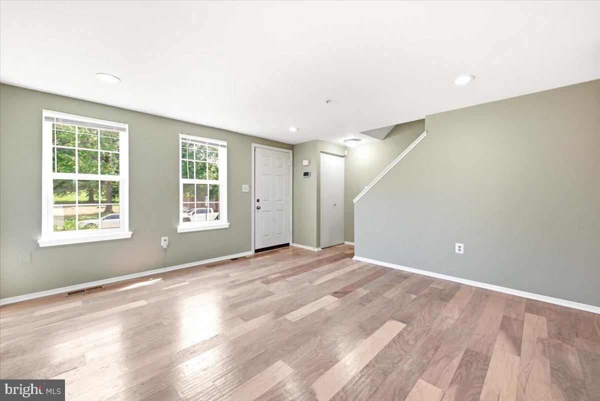 3426 Round Road Baltimore, MD 21225 - Photo 5 of 24