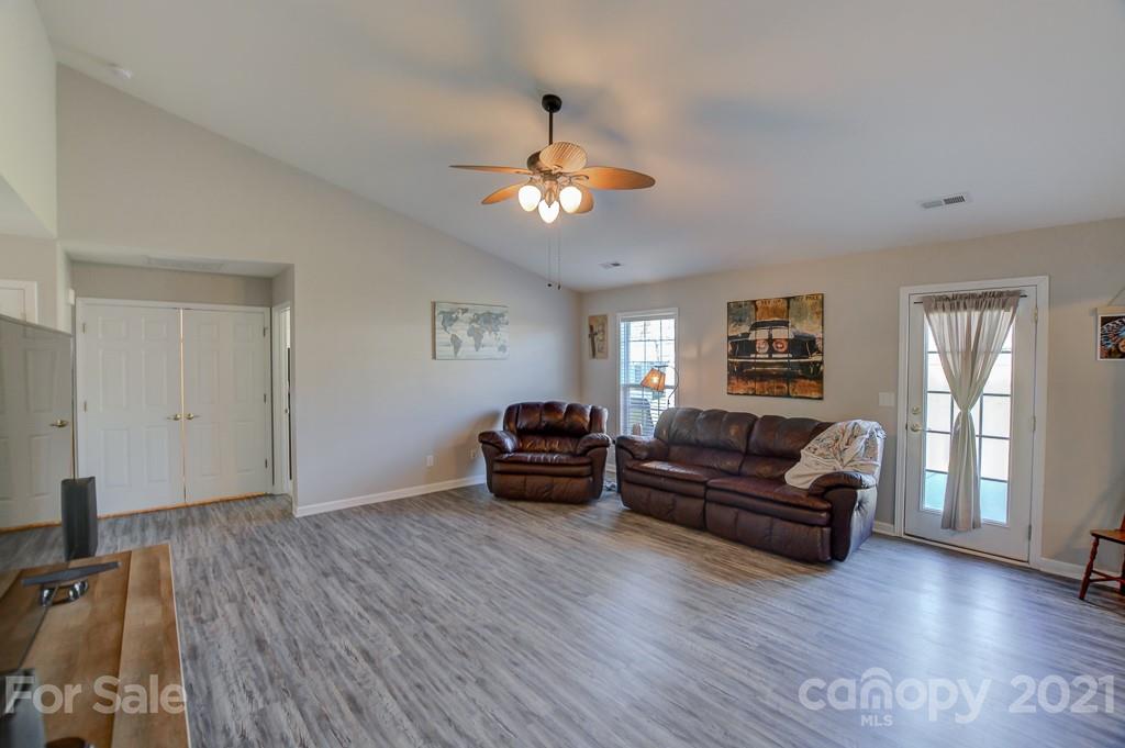 172 Lumber River Road Fletcher, NC 28732 - Photo 3 of 28