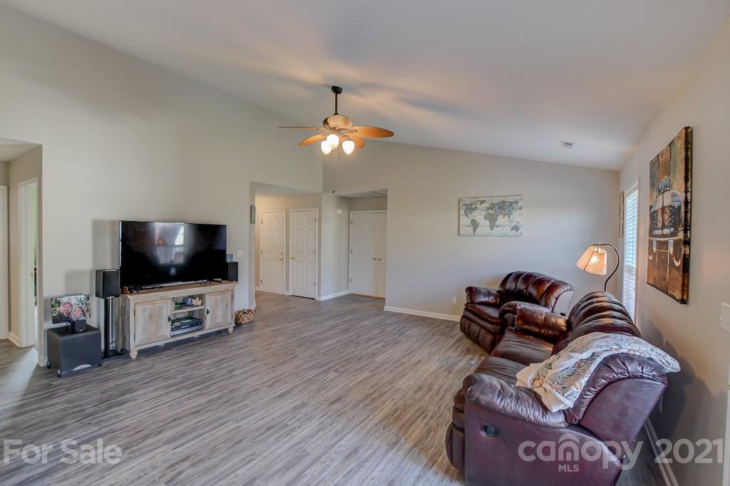 172 Lumber River Road Fletcher, NC 28732 - Photo 4 of 28