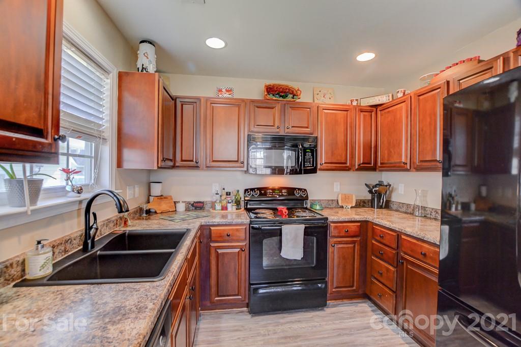 172 Lumber River Road Fletcher, NC 28732 - Photo 7 of 28