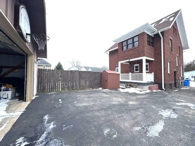 $260,000 | 814 25th Avenue, Monroe, WI 53566