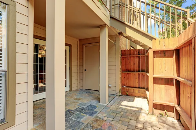 a view of an entryway of a building
