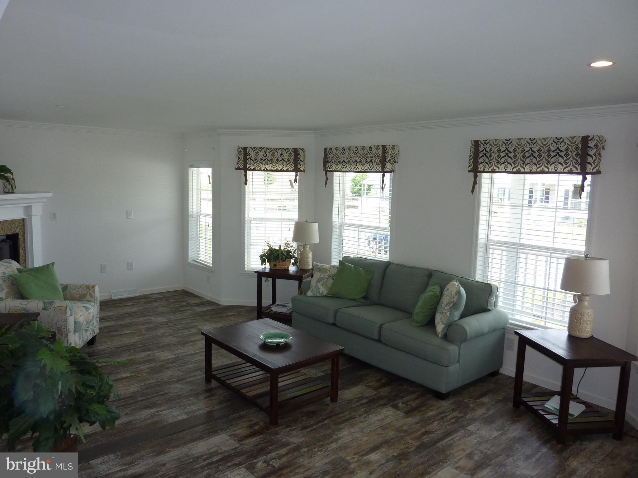 1235 Media Road Smyrna, DE 19977 - Photo 4 of 29 Living Room
